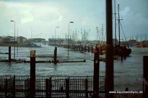 Sturm Wiebke 1990 - meine Bilderserie aus Norderney ... -  Kurzmeldung  Norderney-1990-Sturm-Wiebke-001
