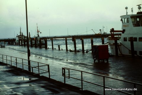 Sturm Wiebke 1990 - meine Bilderserie aus Norderney ... -  Kurzmeldung  Norderney-1990-Sturm-Wiebke-006