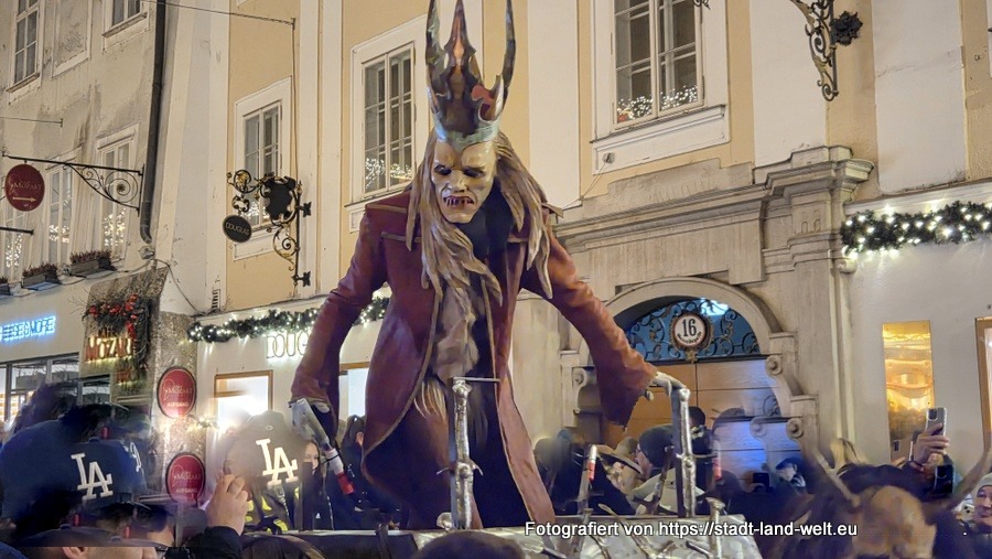Advents- und Weihnachtsmarkttour 2025 – Augsburg, Krampuslauf in Salzburg und die längste Burg der Welt