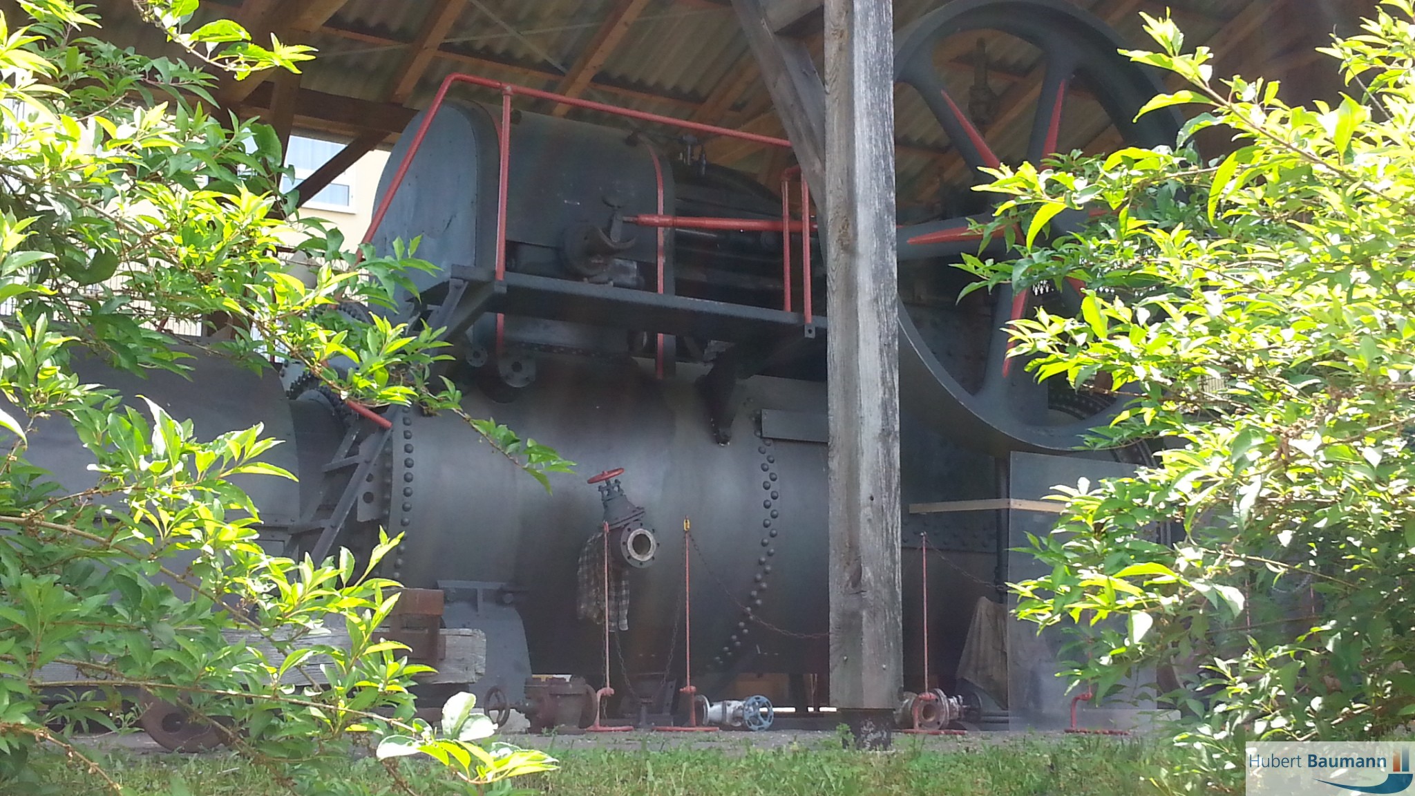 Alte Dampfmaschine in Elsenfeld - Kategorien: Outdoor-Erlebnisse  Dampfmaschine-Elsenfeld-Bahnhof