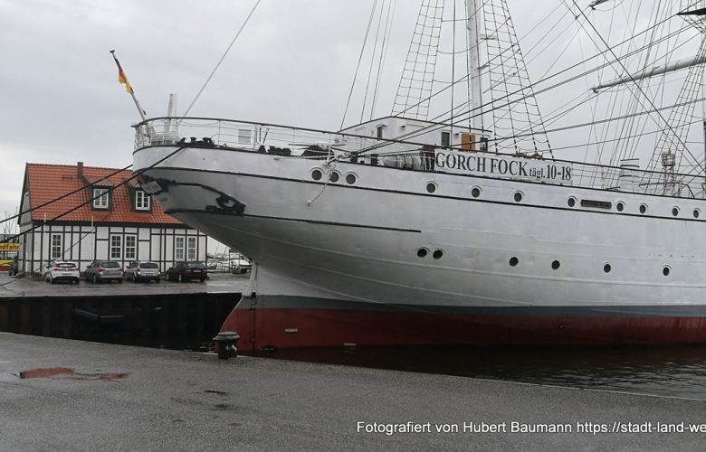 Das neue Familienmitglied und sein erster Ausflug durch Ostdeutschland - Mecklenburg-Vorpommern RSS-Feed Wohnmobil-Touren  Segelschulschiff-Gorch-Fock-Stralsund-780x500